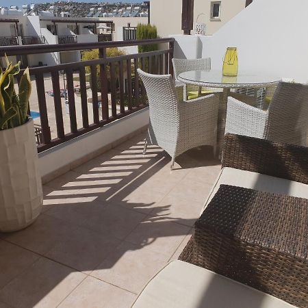 Stunning Apartment C106 With Balcony Looking Over Pool Peyia Exterior photo