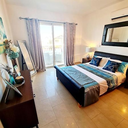 Stunning Apartment C106 With Balcony Looking Over Pool Peyia Exterior photo