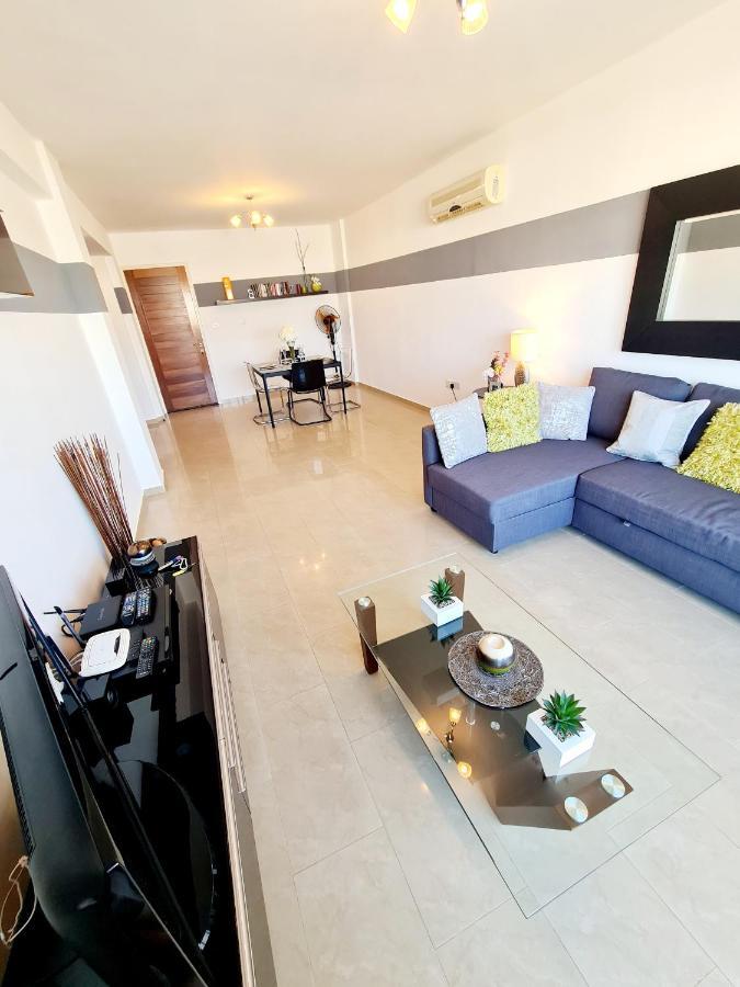 Stunning Apartment C106 With Balcony Looking Over Pool Peyia Exterior photo