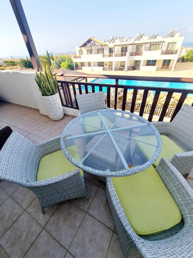 Stunning Apartment C106 With Balcony Looking Over Pool Peyia Exterior photo