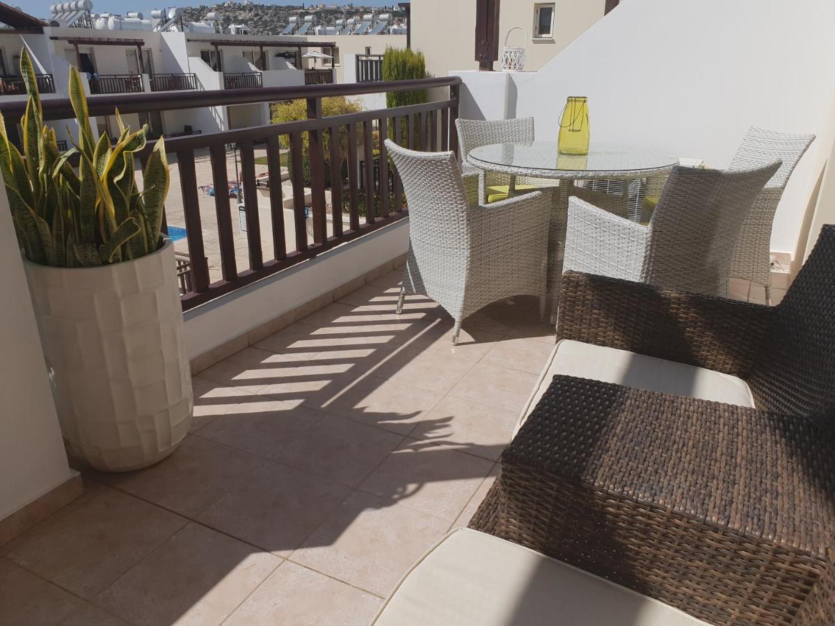 Stunning Apartment C106 With Balcony Looking Over Pool Peyia Exterior photo