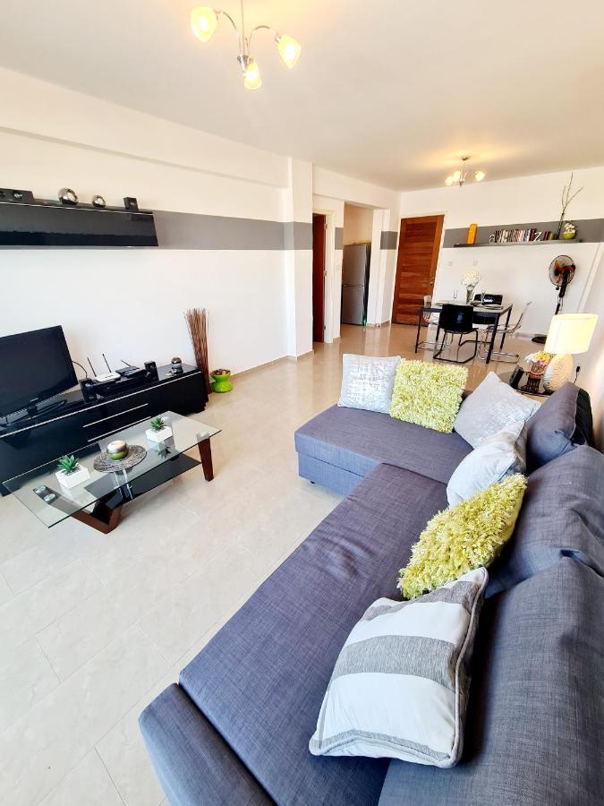Stunning Apartment C106 With Balcony Looking Over Pool Peyia Exterior photo