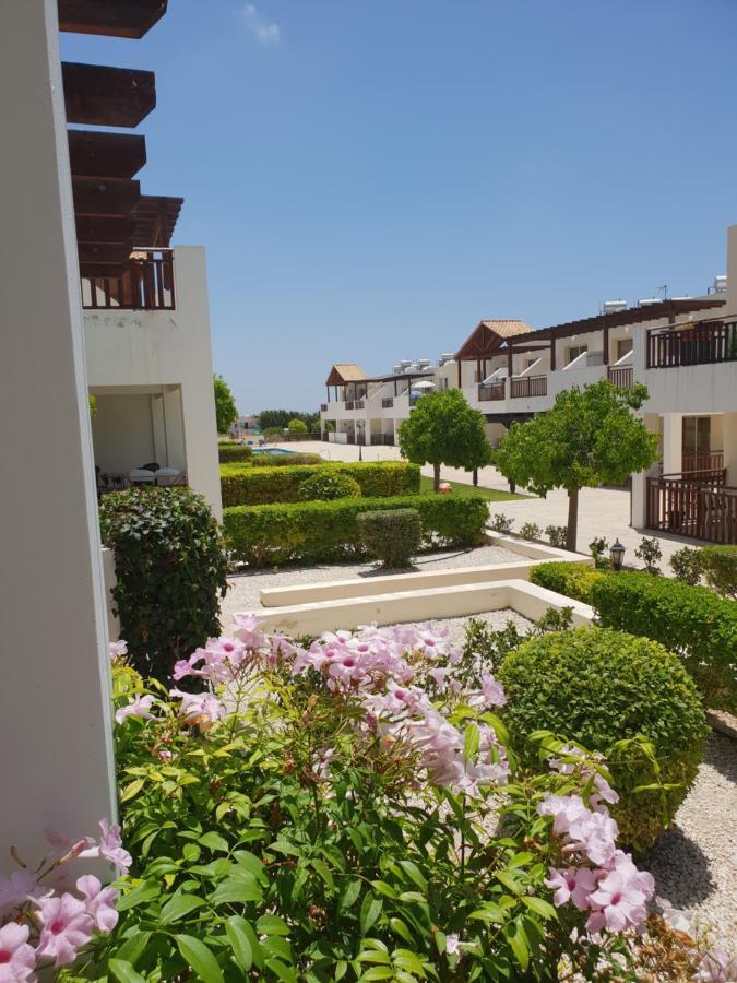 Stunning Apartment C106 With Balcony Looking Over Pool Peyia Exterior photo